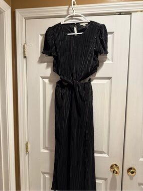 DAVI & DANI Black Pleated Cutout Maxi Dress